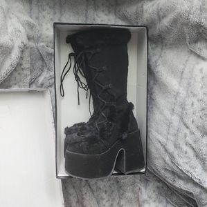 Demonia fuzzy platform black boots!!!